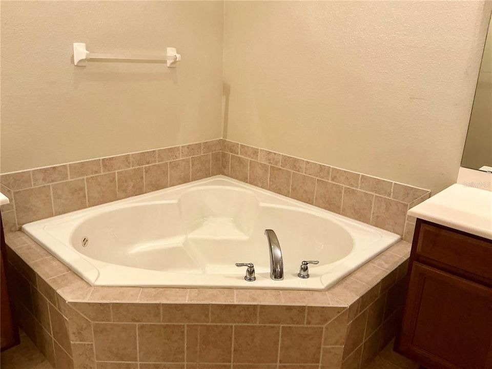 For Sale: $318,000 (3 beds, 2 baths, 1769 Square Feet)