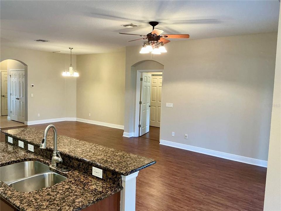 For Sale: $318,000 (3 beds, 2 baths, 1769 Square Feet)