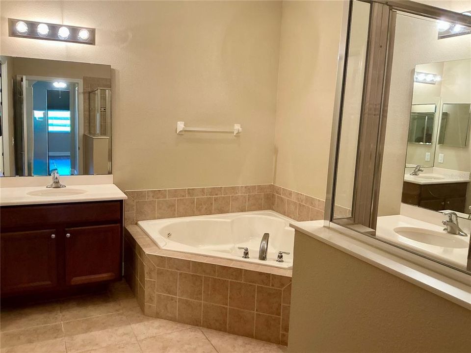 For Sale: $318,000 (3 beds, 2 baths, 1769 Square Feet)