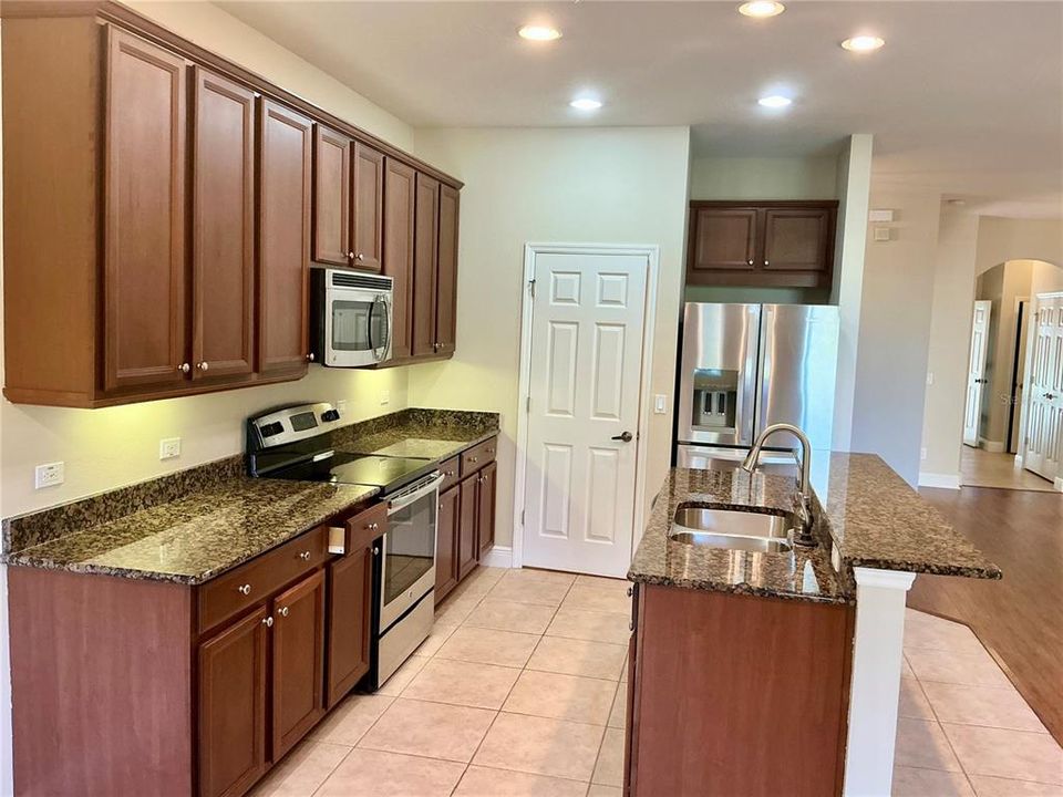 For Sale: $318,000 (3 beds, 2 baths, 1769 Square Feet)