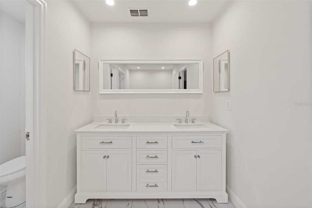 待售: $525,000 (3 贝兹, 2 浴室, 2038 平方英尺)