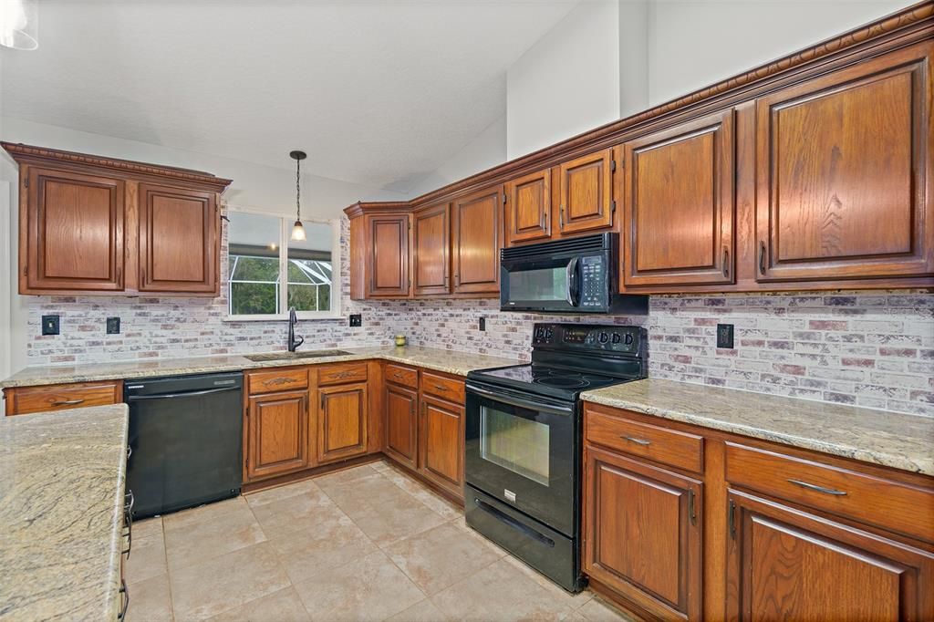 待售: $525,000 (3 贝兹, 2 浴室, 2038 平方英尺)