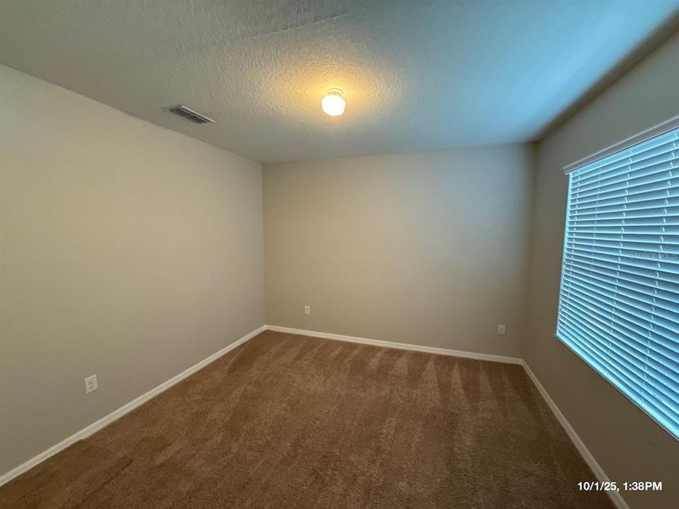 For Rent: $1,995 (4 beds, 2 baths, 2526 Square Feet)