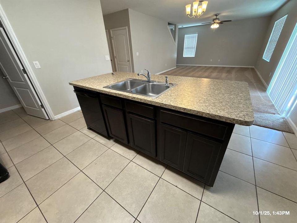 For Rent: $1,995 (4 beds, 2 baths, 2526 Square Feet)