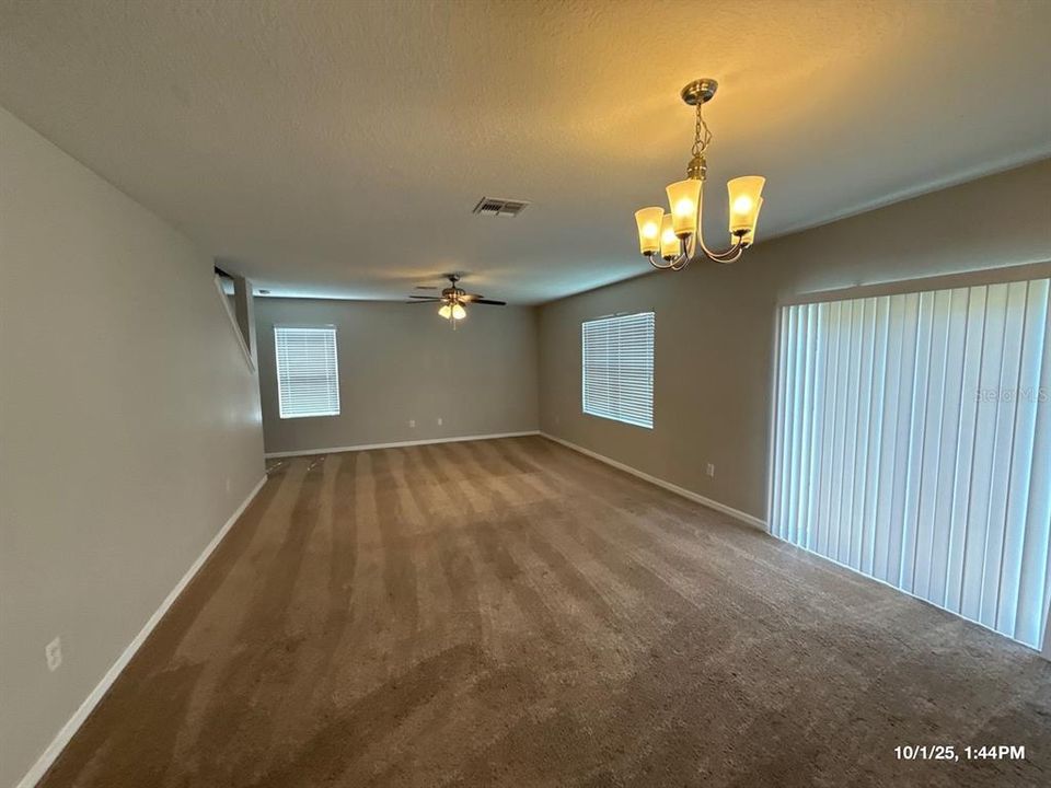 For Rent: $1,995 (4 beds, 2 baths, 2526 Square Feet)
