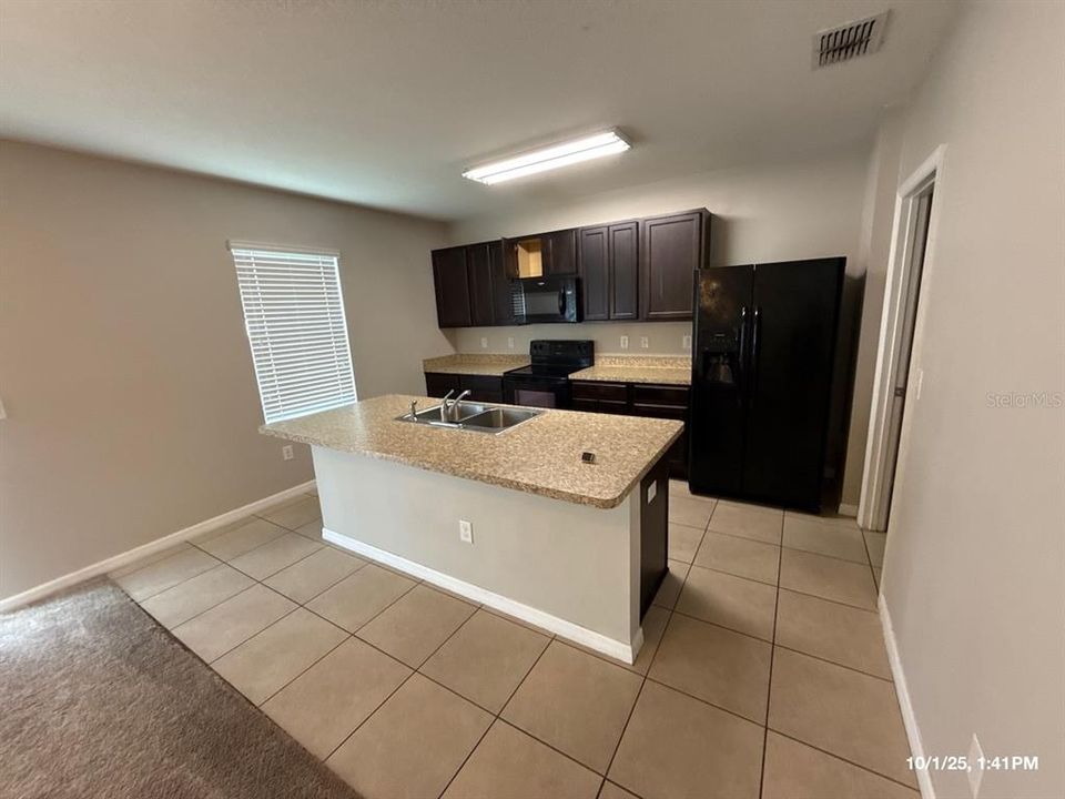 For Rent: $1,995 (4 beds, 2 baths, 2526 Square Feet)