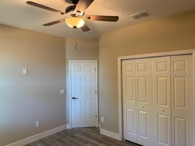 合同活跃: $374,900 (4 贝兹, 2 浴室, 1800 平方英尺)