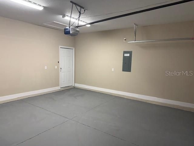 合同活跃: $374,900 (4 贝兹, 2 浴室, 1800 平方英尺)