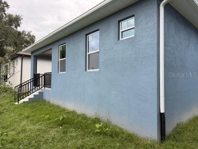 合同活跃: $374,900 (4 贝兹, 2 浴室, 1800 平方英尺)