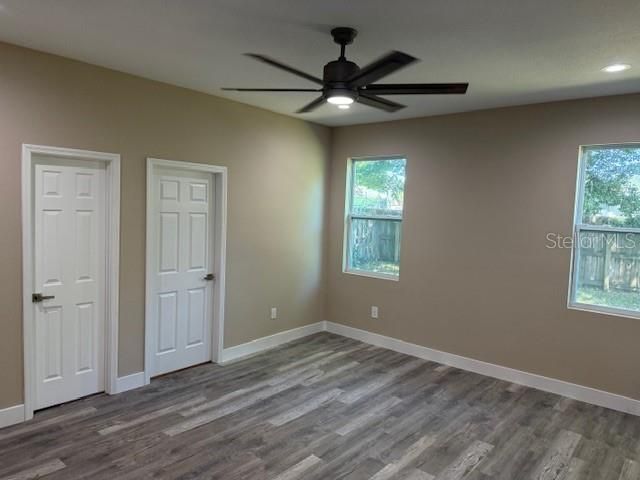 合同活跃: $374,900 (4 贝兹, 2 浴室, 1800 平方英尺)