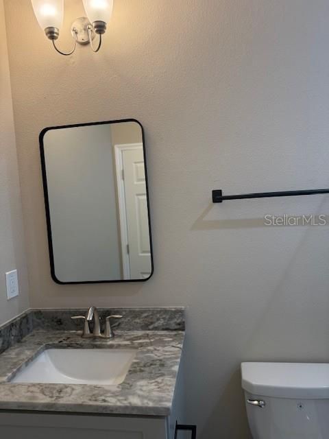 合同活跃: $374,900 (4 贝兹, 2 浴室, 1800 平方英尺)