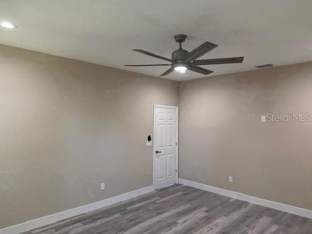 合同活跃: $374,900 (4 贝兹, 2 浴室, 1800 平方英尺)