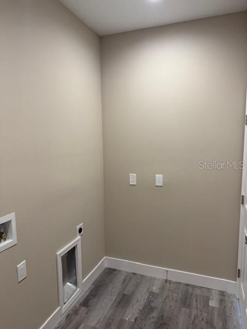 合同活跃: $374,900 (4 贝兹, 2 浴室, 1800 平方英尺)