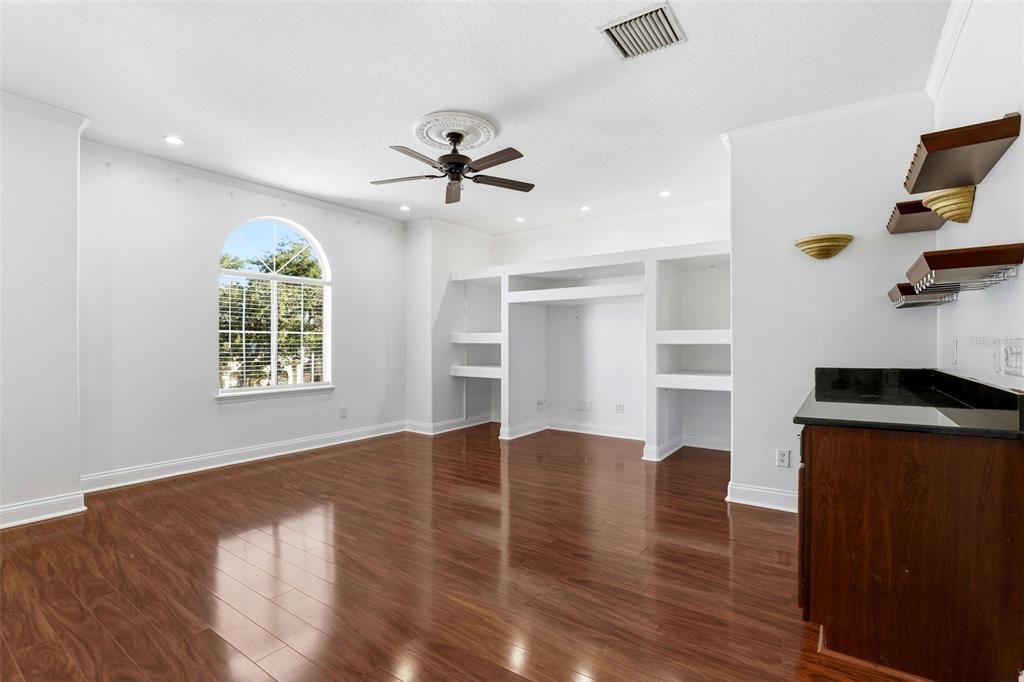 For Rent: $5,500 (5 beds, 4 baths, 3896 Square Feet)