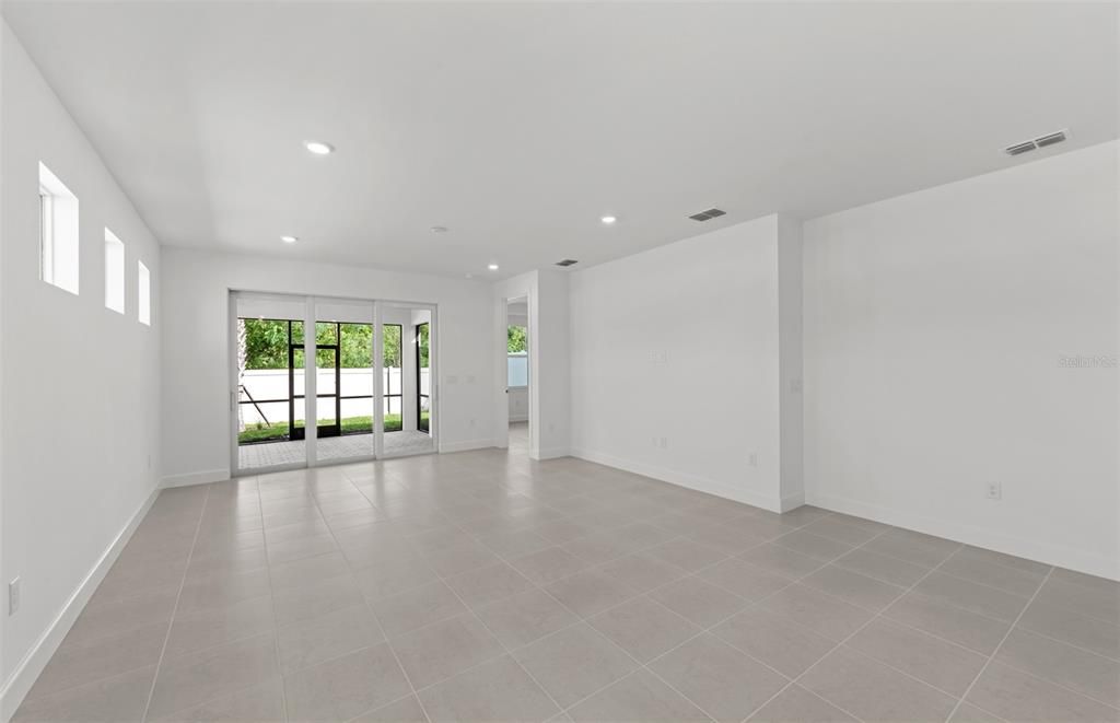 Active With Contract: $449,895 (2 beds, 2 baths, 1579 Square Feet)