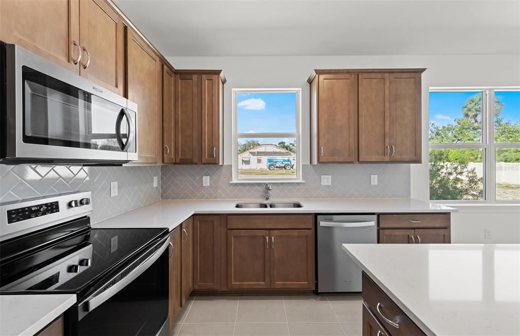 Active With Contract: $449,895 (2 beds, 2 baths, 1579 Square Feet)