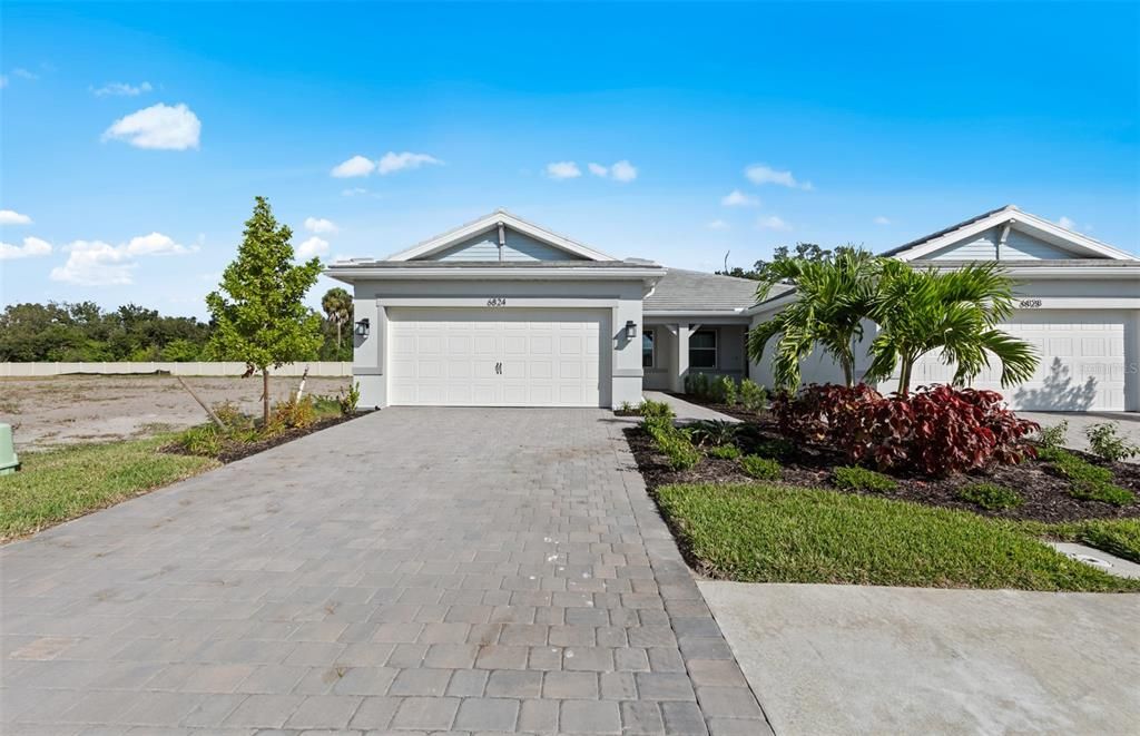 Active With Contract: $449,895 (2 beds, 2 baths, 1579 Square Feet)