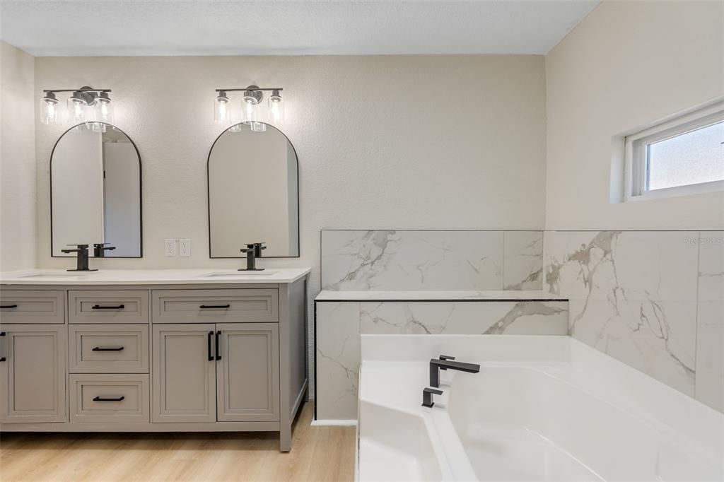 En Venta: $299,999 (3 camas, 2 baños, 1792 Pies cuadrados)