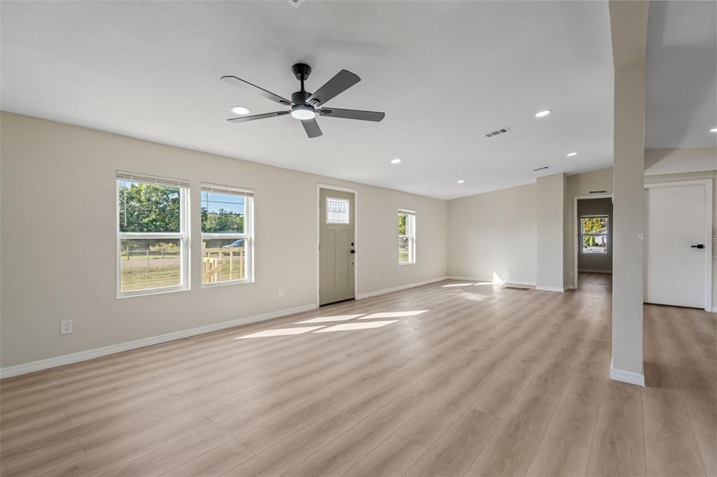 En Venta: $299,999 (3 camas, 2 baños, 1792 Pies cuadrados)