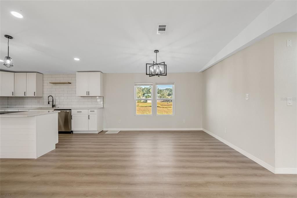 En Venta: $299,999 (3 camas, 2 baños, 1792 Pies cuadrados)