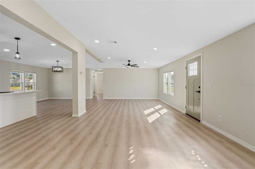 En Venta: $299,999 (3 camas, 2 baños, 1792 Pies cuadrados)