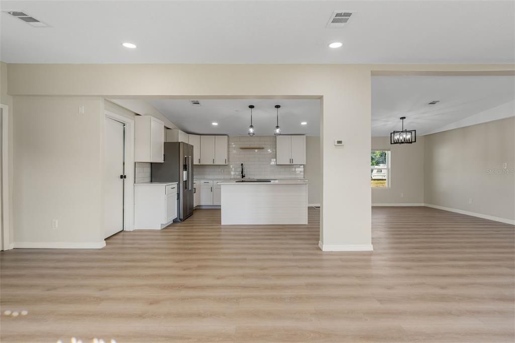 En Venta: $299,999 (3 camas, 2 baños, 1792 Pies cuadrados)