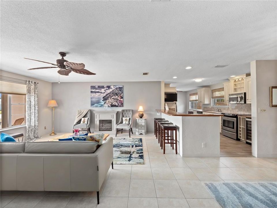 For Sale: $475,000 (3 beds, 2 baths, 1902 Square Feet)