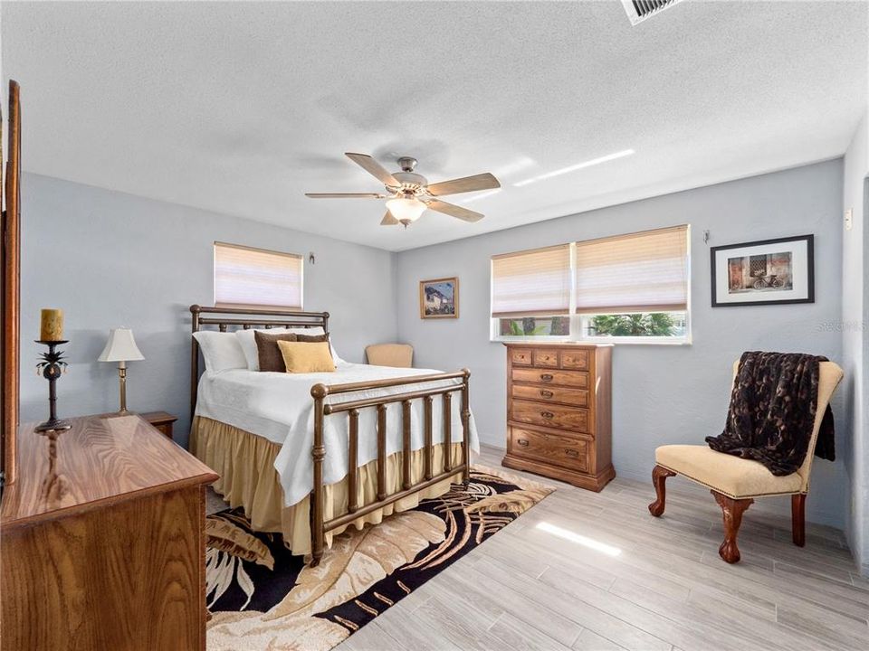 For Sale: $475,000 (3 beds, 2 baths, 1902 Square Feet)