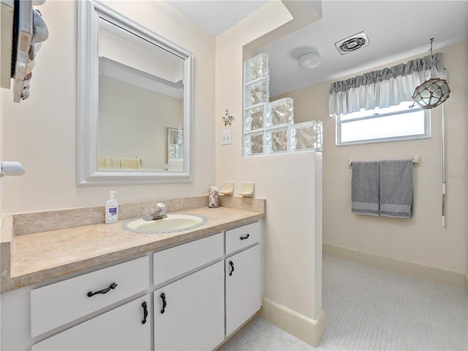 For Sale: $475,000 (3 beds, 2 baths, 1902 Square Feet)