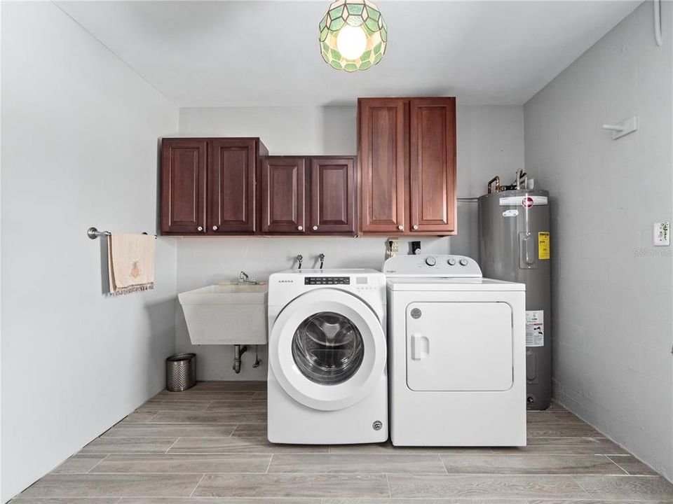 For Sale: $475,000 (3 beds, 2 baths, 1902 Square Feet)