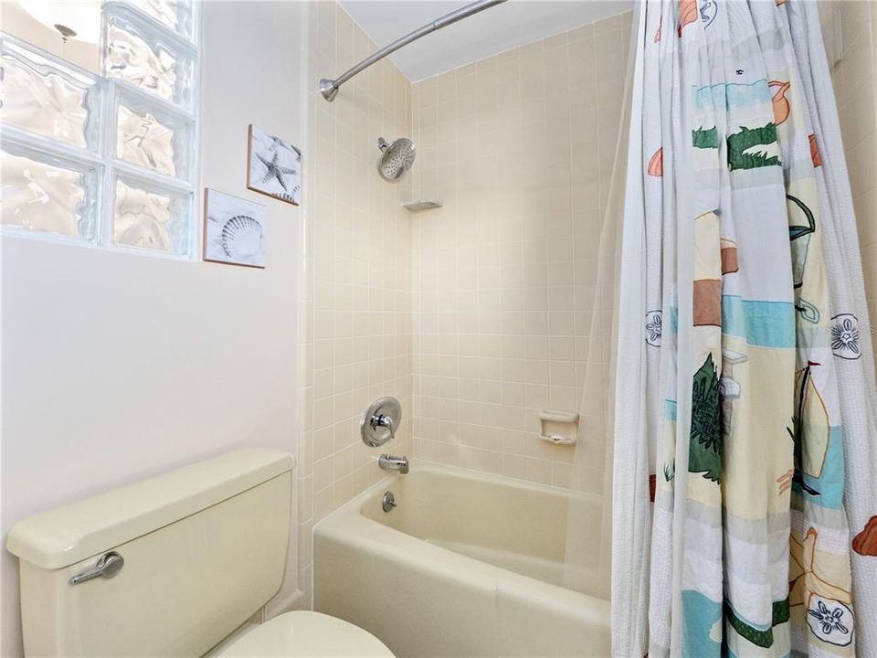 For Sale: $475,000 (3 beds, 2 baths, 1902 Square Feet)