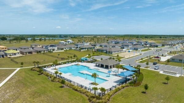 For Sale: $343,990 (3 beds, 2 baths, 1937 Square Feet)