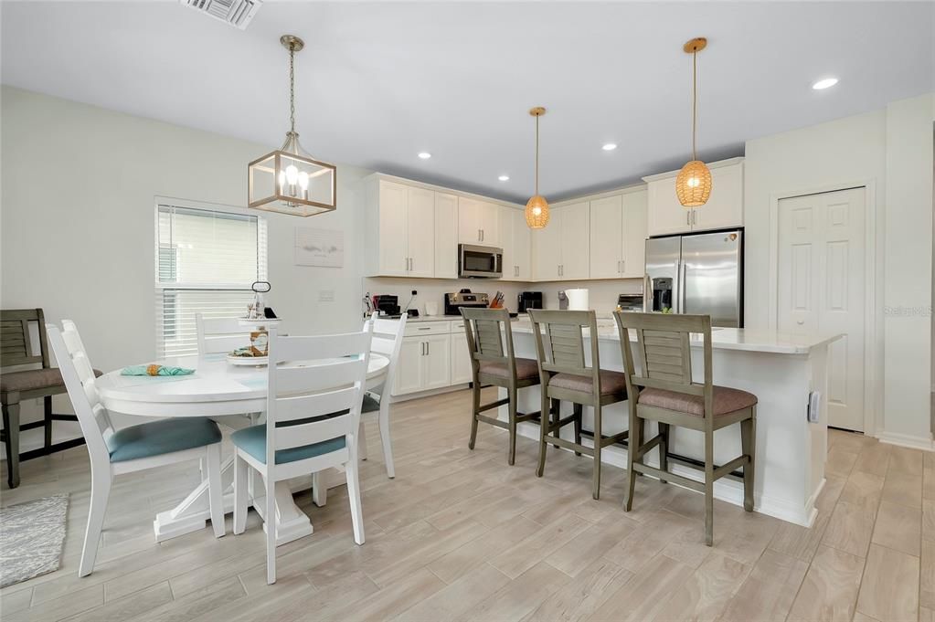 待售: $315,000 (4 贝兹, 3 浴室, 2180 平方英尺)