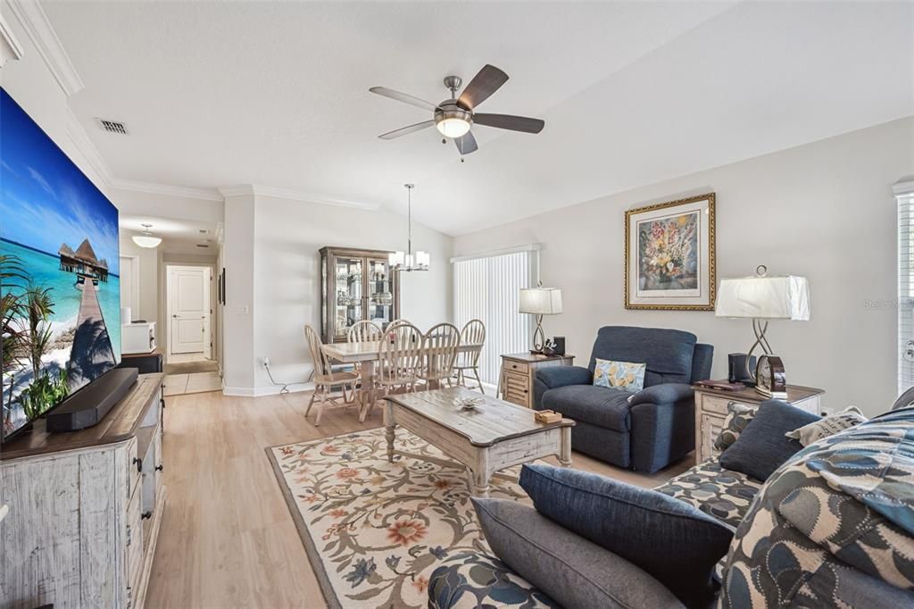 待售: $285,000 (2 贝兹, 2 浴室, 1295 平方英尺)