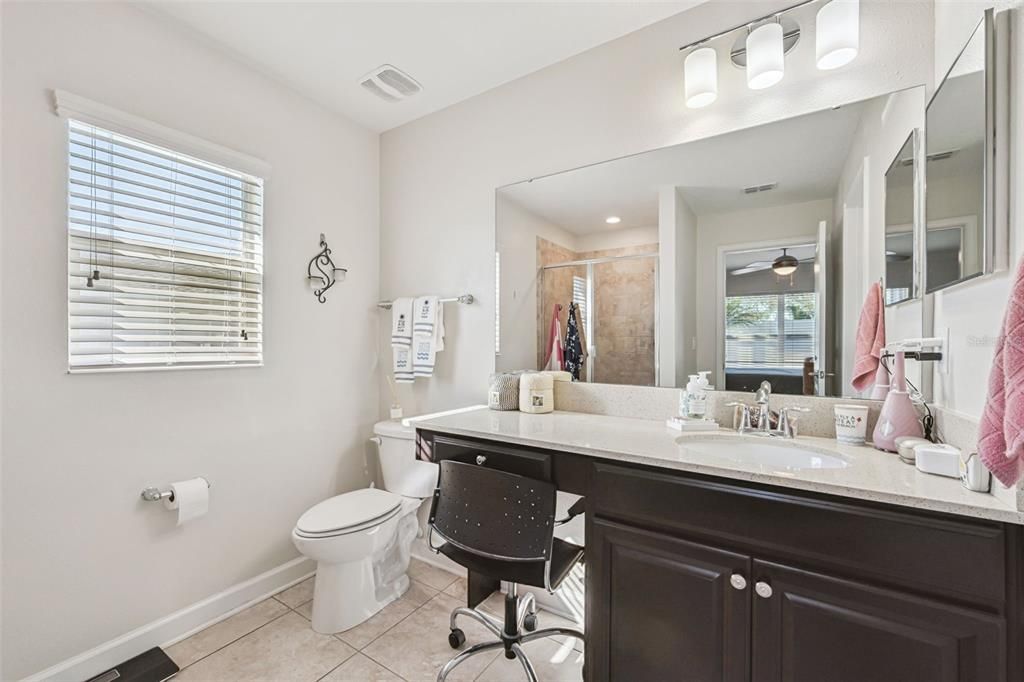 待售: $285,000 (2 贝兹, 2 浴室, 1295 平方英尺)