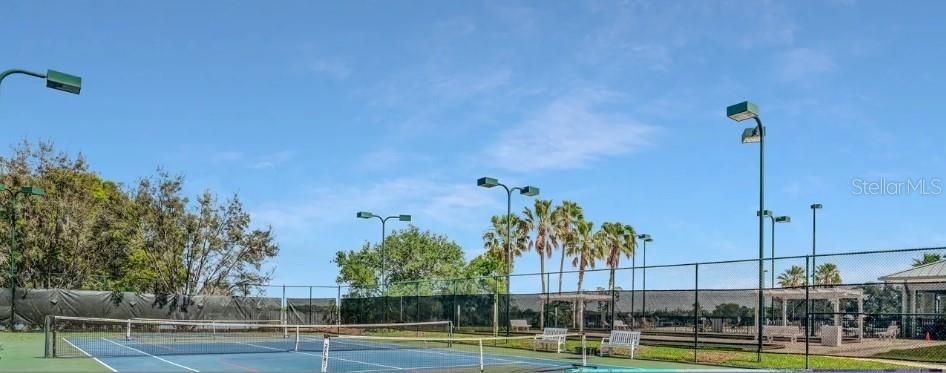 待售: $285,000 (2 贝兹, 2 浴室, 1295 平方英尺)