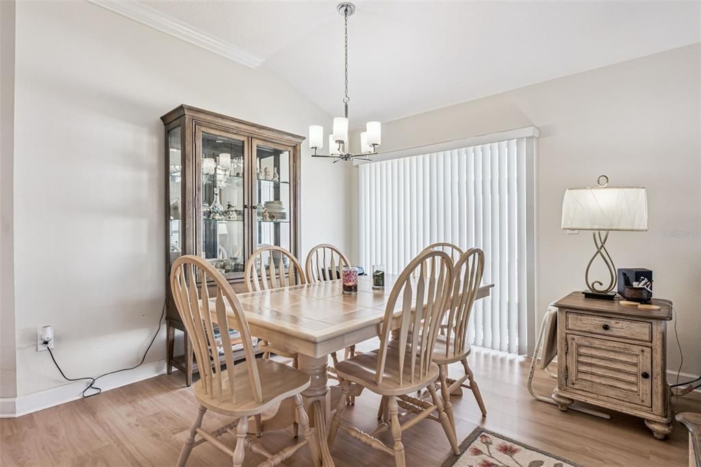 待售: $285,000 (2 贝兹, 2 浴室, 1295 平方英尺)