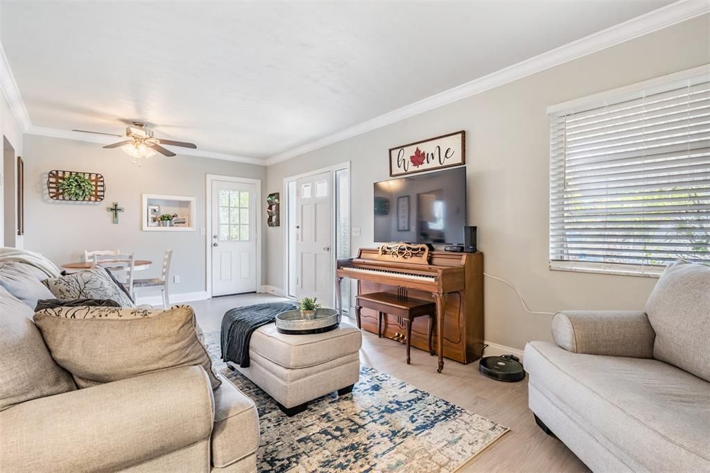 В аренду: $1,450 (3 спален, 1 ванн, 900 Квадратных фут)