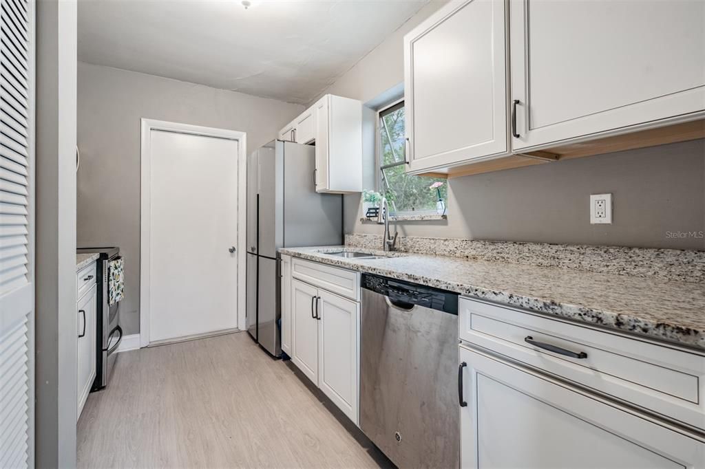 В аренду: $1,450 (3 спален, 1 ванн, 900 Квадратных фут)