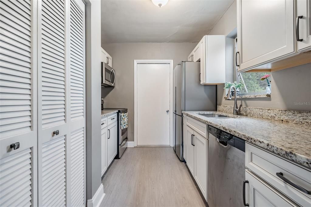 В аренду: $1,450 (3 спален, 1 ванн, 900 Квадратных фут)