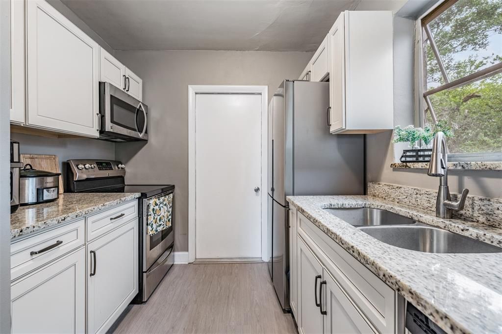 В аренду: $1,450 (3 спален, 1 ванн, 900 Квадратных фут)