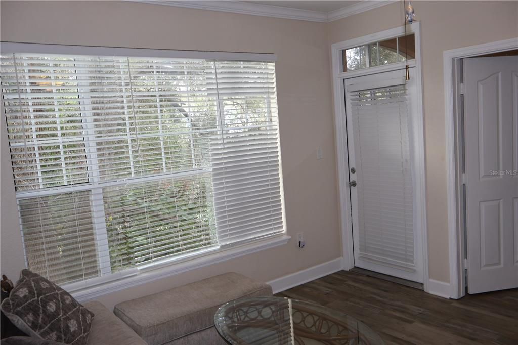 For Rent: $2,350 (2 beds, 2 baths, 1054 Square Feet)