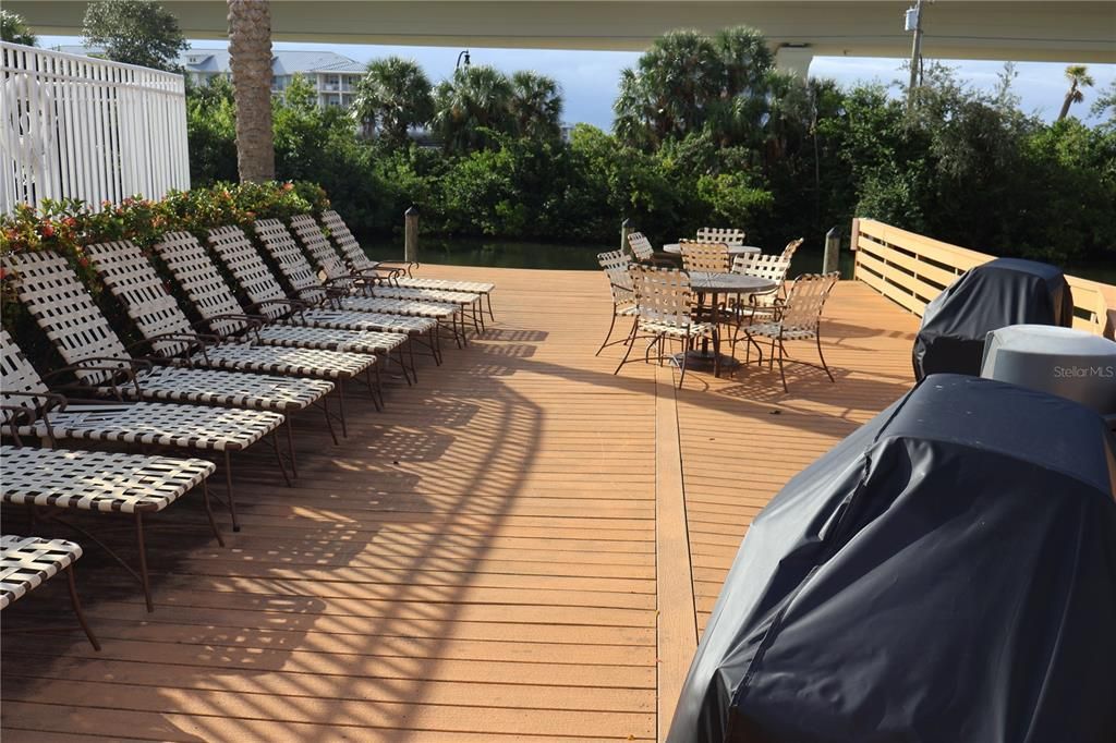 For Rent: $2,350 (2 beds, 2 baths, 1054 Square Feet)