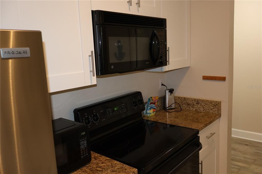 For Rent: $2,350 (2 beds, 2 baths, 1054 Square Feet)