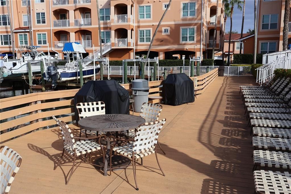 For Rent: $2,350 (2 beds, 2 baths, 1054 Square Feet)