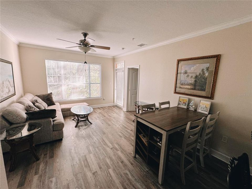 For Rent: $2,350 (2 beds, 2 baths, 1054 Square Feet)