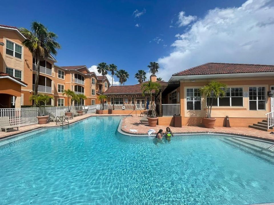 For Rent: $2,350 (2 beds, 2 baths, 1054 Square Feet)