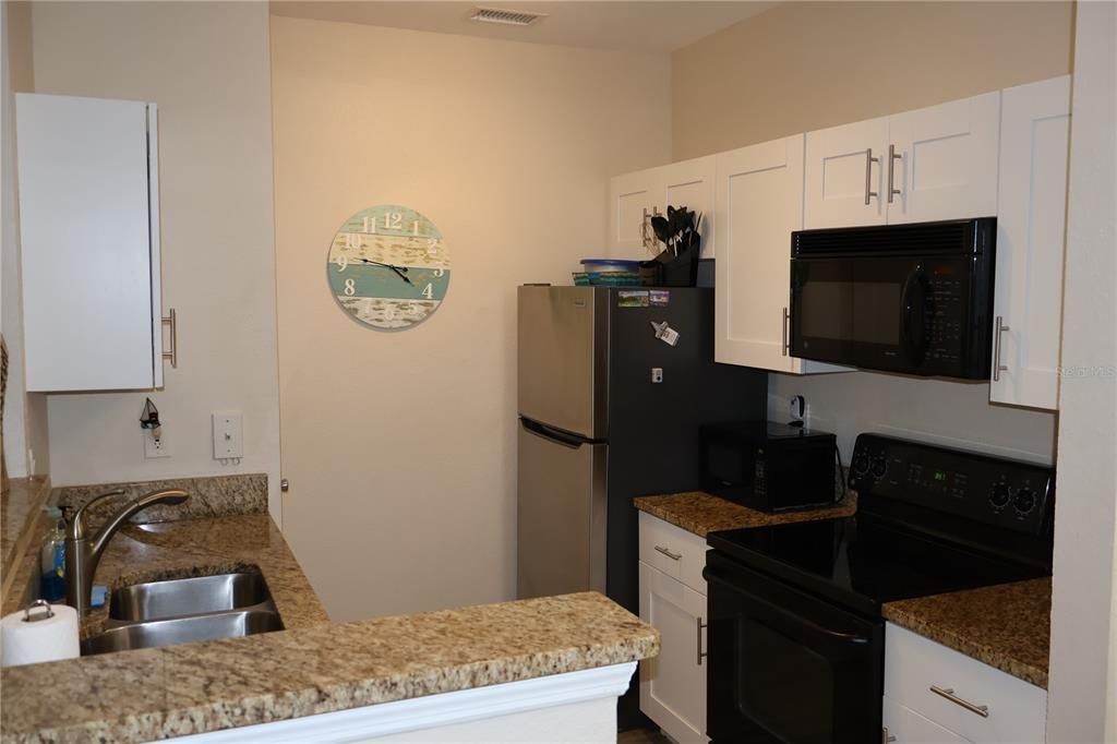 For Rent: $2,350 (2 beds, 2 baths, 1054 Square Feet)