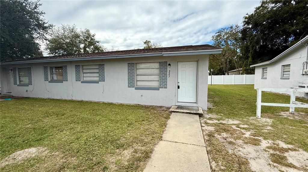 Recently Rented: $1,100 (3 beds, 1 baths, 1200 Square Feet)