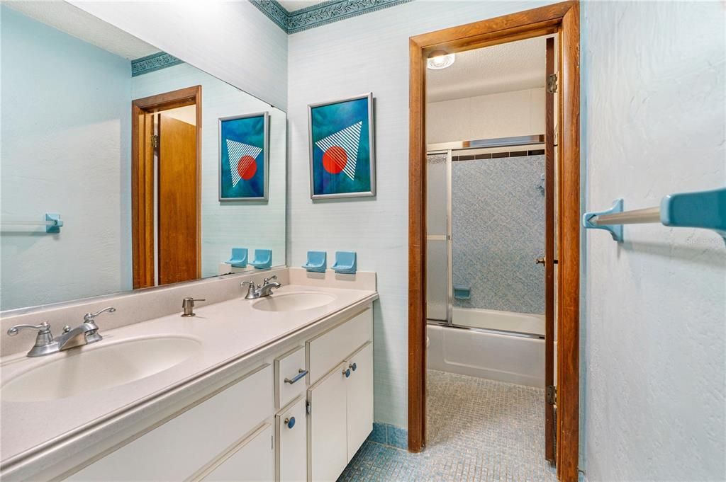 待售: $345,000 (3 贝兹, 2 浴室, 1699 平方英尺)